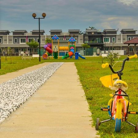 Setia Home Sitiawan Ktv 12+4 Pax Dış mekan fotoğraf