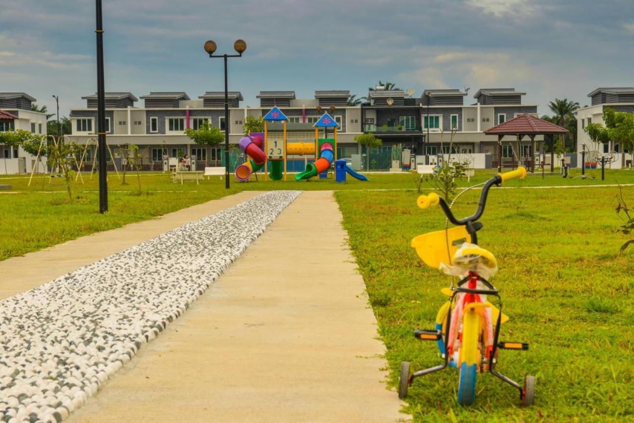 Setia Home Sitiawan Ktv 12+4 Pax Dış mekan fotoğraf